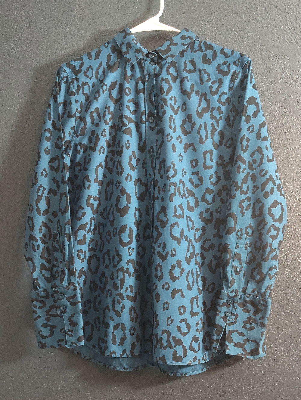 Chico's Teal Blue Leopard-Print Button Down Shirt Size 1 US 8